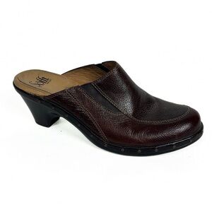 Sofft Ruched Black Leather Women’s Slip On Closed Toe Heels